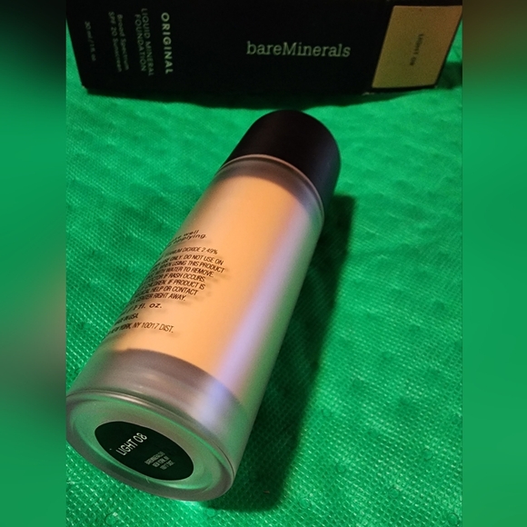BareMinerals Foundation Light 08 - Picture 3 of 3